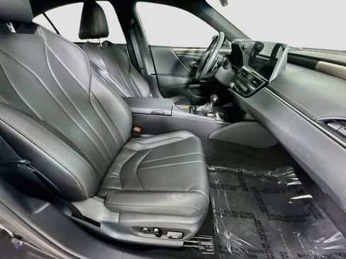 Used 2024 Lexus ES 300h F Sport w/ Accessory Package (Z1) FWD image 29