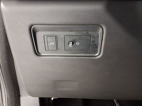 Used 2022 Jaguar F-PACE S image 23