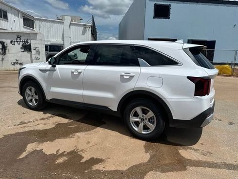 Certified 2026 Kia Sorento LX FWD image 14