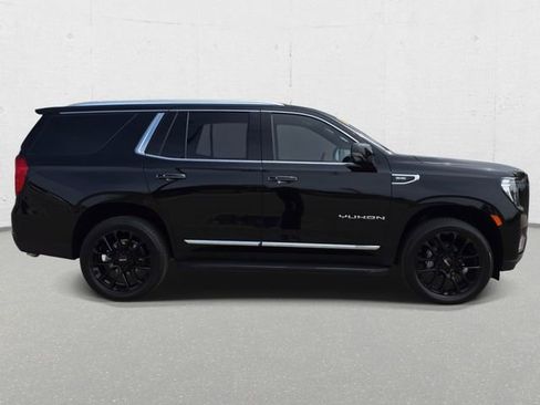Used 2023 GMC Yukon SLT w/ SLT Premium Package AWD/4WD image 4
