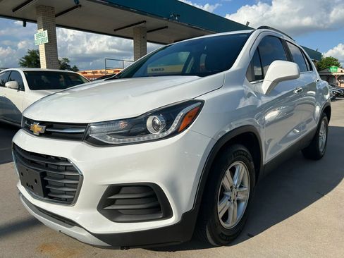 Used 2019 Chevrolet Trax LT w/ LT Convenience Package FWD image 1