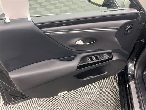 Certified 2025 Lexus ES 350 image 9