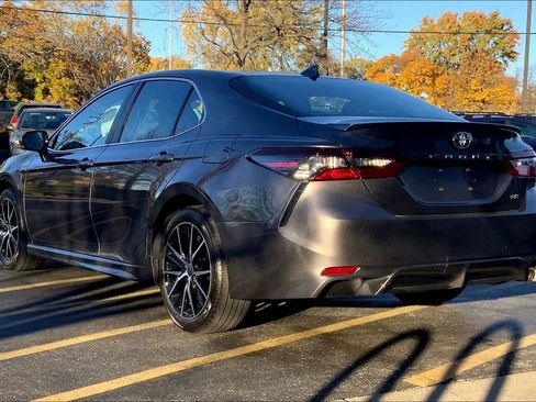 Used 2023 Toyota Camry SE image 11