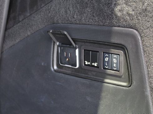 Used 2024 Cadillac Escalade Premium Luxury image 7