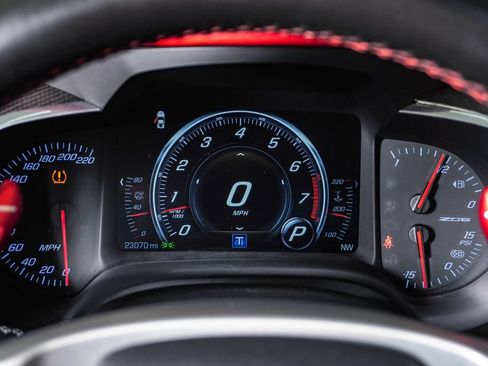Used 2016 Chevrolet Corvette Z06 w/ 3LZ Preferred Equipment Group RWD image 26