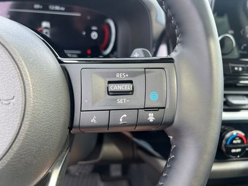 Used 2025 Nissan Pathfinder Platinum image 17