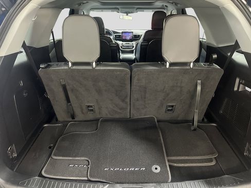 Used 2022 Ford Explorer XLT w/ Equipment Group 202A image 29