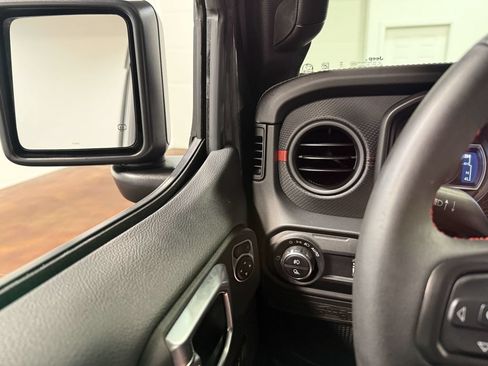 Used 2024 Jeep Gladiator Rubicon w/ Convenience Group AWD/4WD image 74