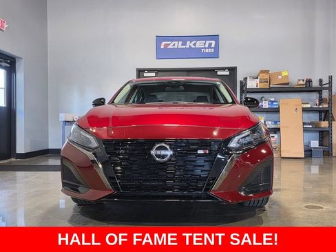 Used 2025 Nissan Altima 2.5 SR FWD image 2