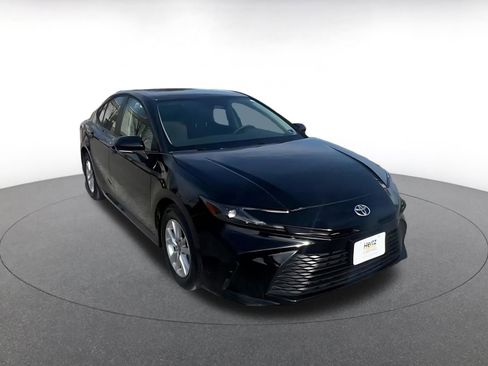 Used 2025 Toyota Camry LE image 3