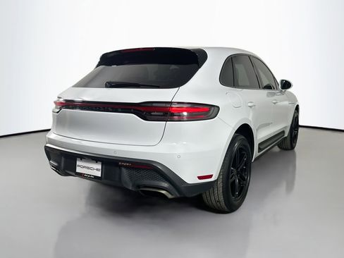 Certified 2022 Porsche Macan image 7