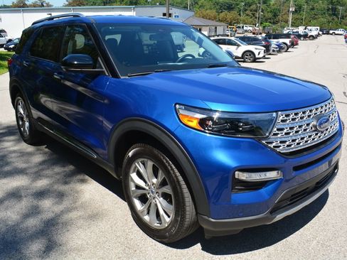 Used 2023 Ford Explorer Limited w/ Equipment Group 301A AWD/4WD image 4