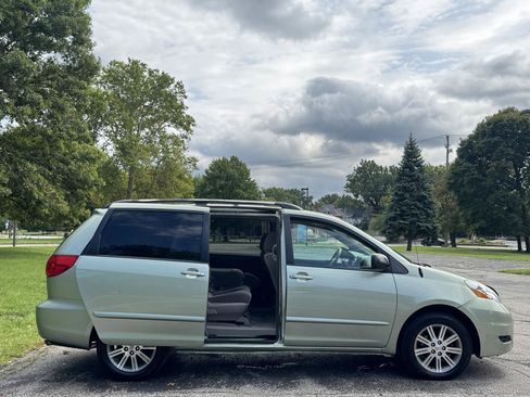Used 2009 Toyota Sienna LE FWD image 11