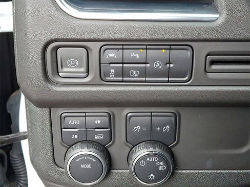 Used 2023 Chevrolet Tahoe LT w/ Luxury Package image 28