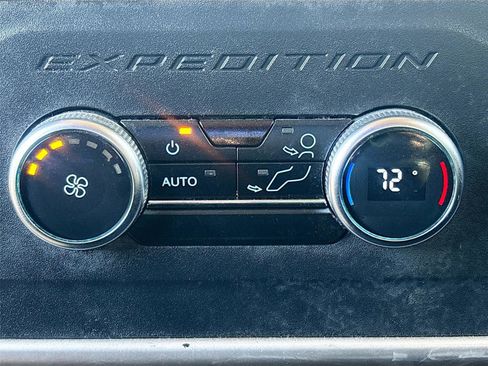Used 2023 Ford Expedition Max XLT image 26