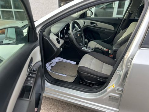 Used 2015 Chevrolet Cruze LS image 11