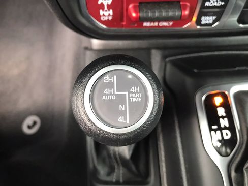 Used 2025 Jeep Wrangler Unlimited Rubicon 4xe w/ Convenience Group AWD/4WD image 26
