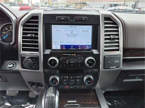 Used 2015 Ford F150 Platinum w/ Equipment Group 701A Luxury image 7