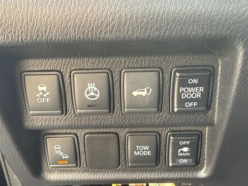 Used 2015 Nissan Pathfinder Platinum FWD image 23