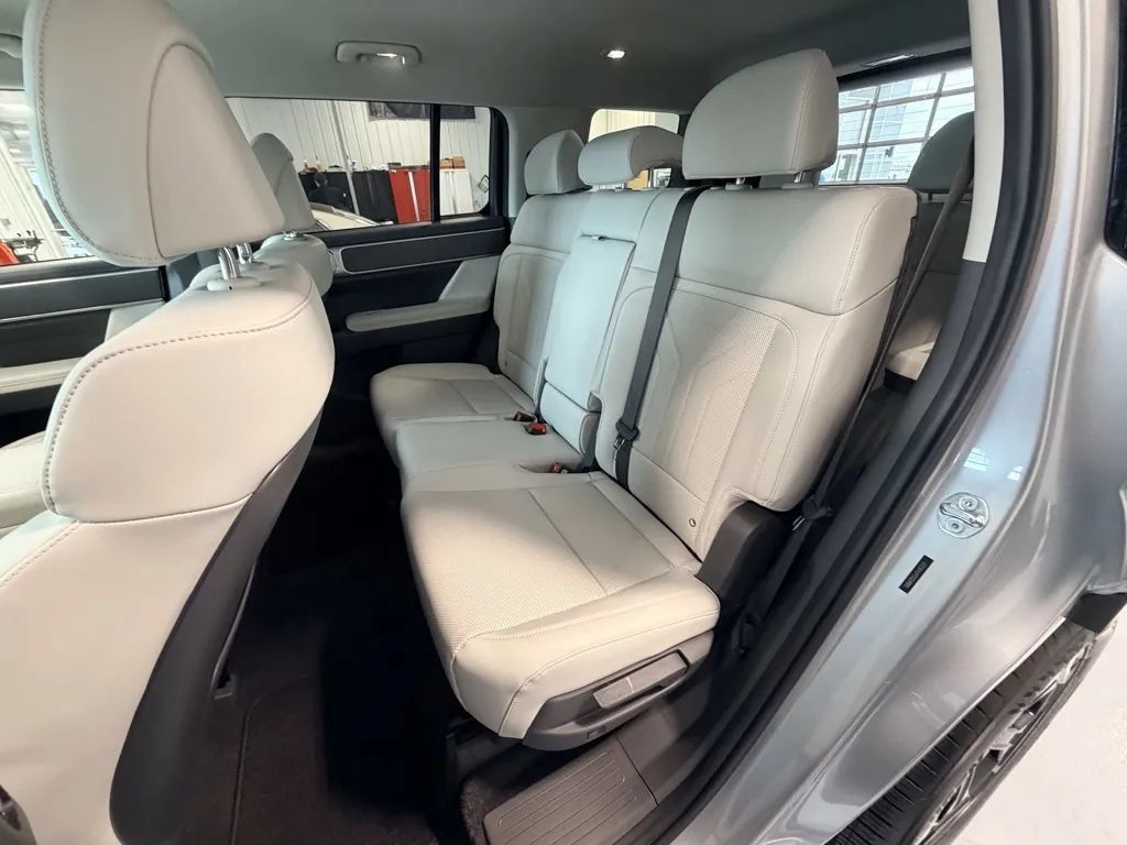 Used 2026 Hyundai Santa Fe SEL AWD/4WD image 15