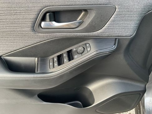 Used 2023 Nissan Rogue SV image 11