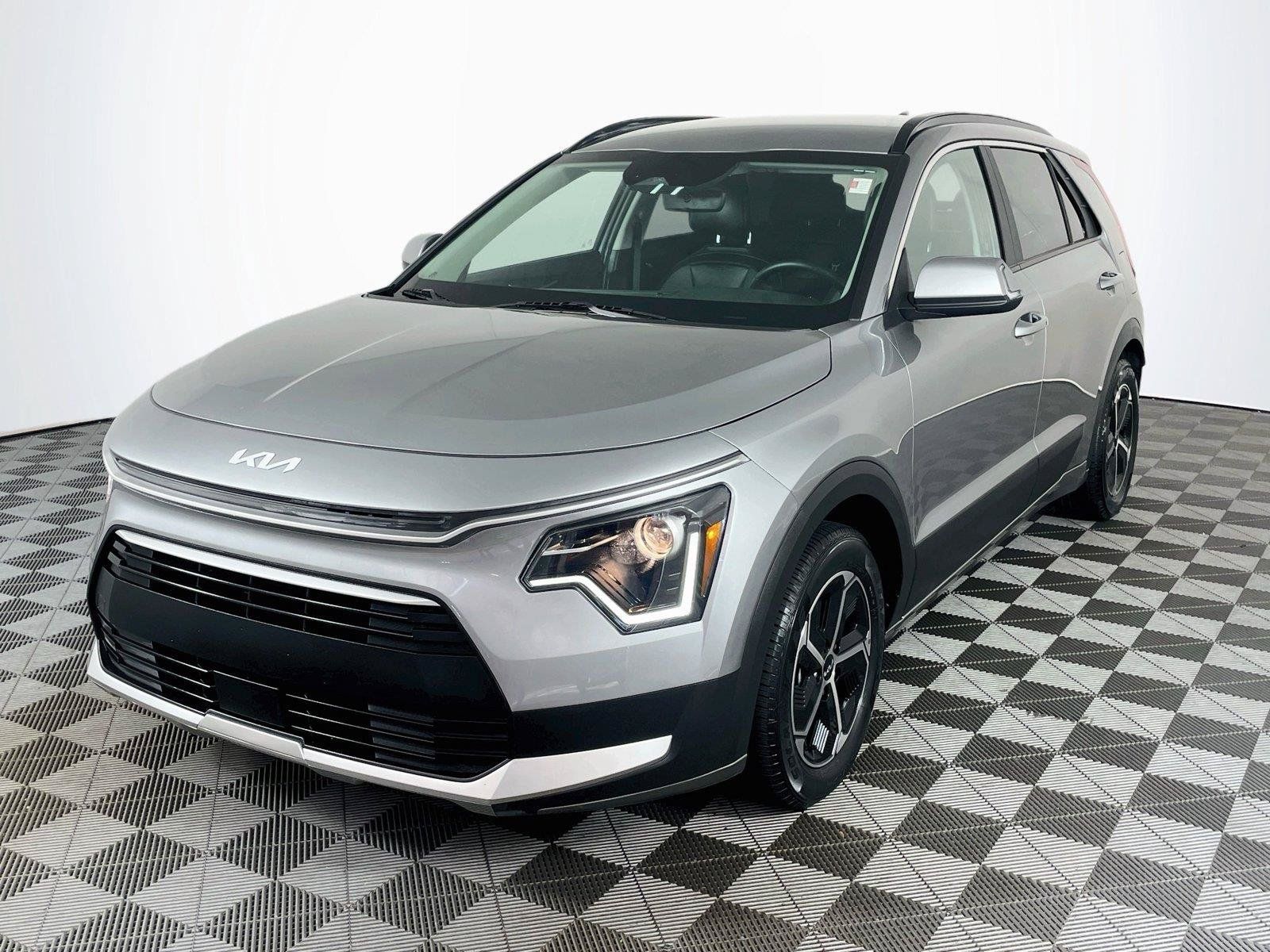Used 2024 Kia Niro EX FWD image 3