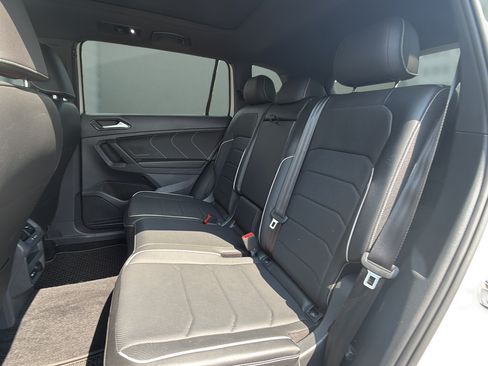 Used 2022 Volkswagen Tiguan SEL R-Line AWD/4WD image 13