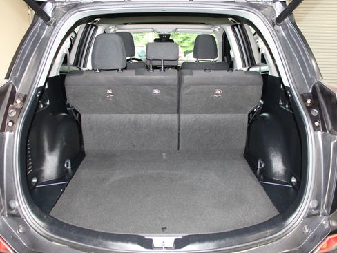 Used 2017 Toyota RAV4 XLE FWD image 32