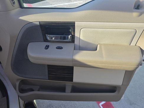 Used 2008 Lincoln Mark LT 2WD image 26