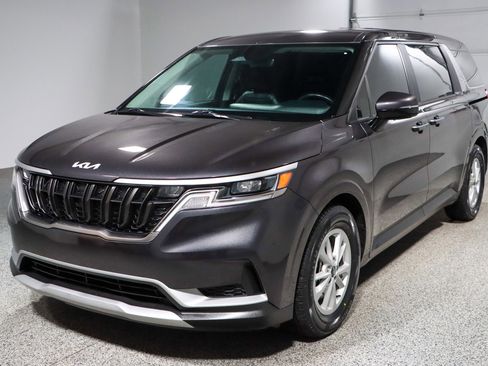 Used 2024 Kia Carnival LX image 32