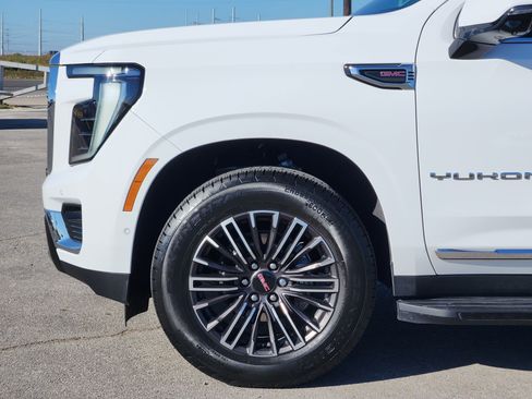 Used 2026 GMC Yukon Elevation RWD image 9