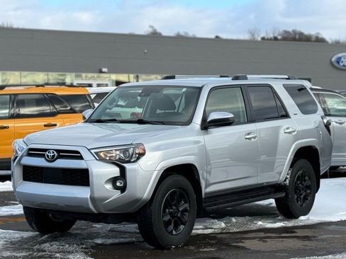 Used 2024 Toyota 4Runner SR5 image 31