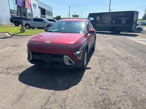 Used 2024 Hyundai Kona SE AWD/4WD image 5