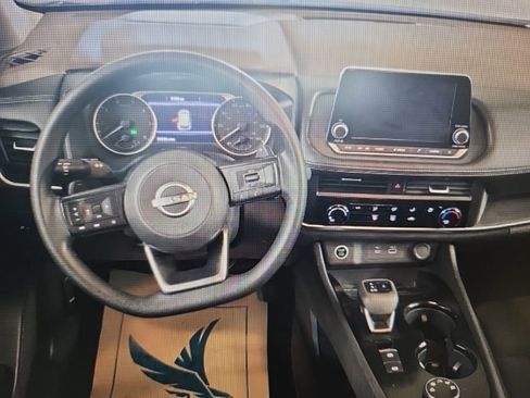 Used 2023 Nissan Rogue S image 6