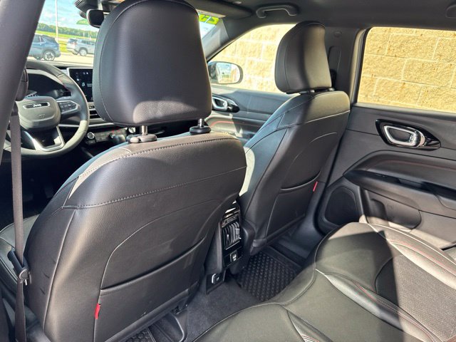 Used 2025 Jeep Compass Trailhawk AWD/4WD image 11