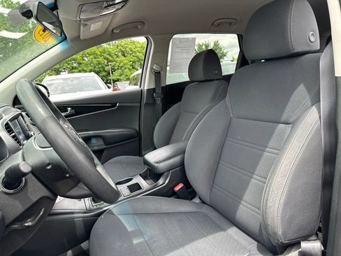 Used 2019 Kia Sorento AWD V6 image 33