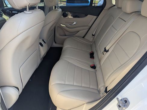Used 2022 Mercedes-Benz GLC 300 GLC 300 w/ Premium Package Lite image 12
