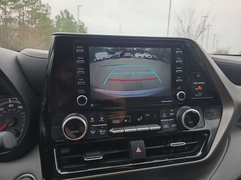 Used 2021 Toyota Highlander L image 37