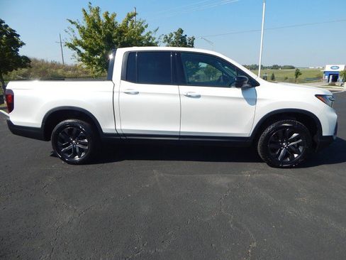 Used 2024 Honda Ridgeline Sport image 2