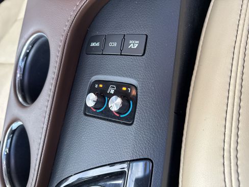 Used 2015 Toyota Avalon Limited image 21