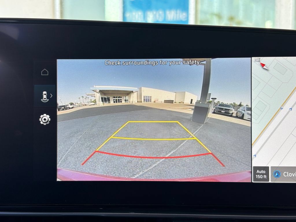 Used 2025 Hyundai Elantra SEL FWD image 31