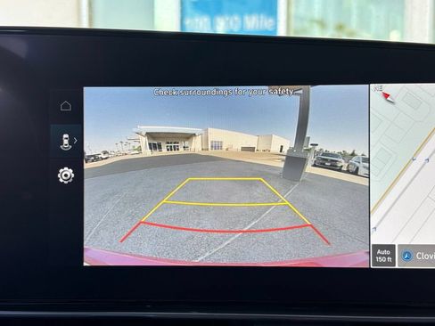 Used 2025 Hyundai Elantra SEL FWD image 31
