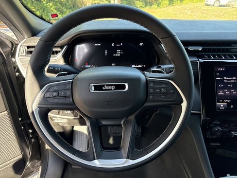New 2025 Jeep Grand Cherokee Altitude AWD/4WD image 25