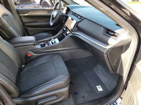 New 2026 Jeep Grand Cherokee Altitude AWD/4WD image 16