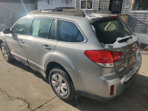 Used 2011 Subaru Outback 2.5i image 4