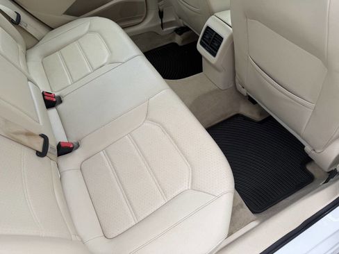 Used 2014 Volkswagen Passat TDI SE FWD image 24