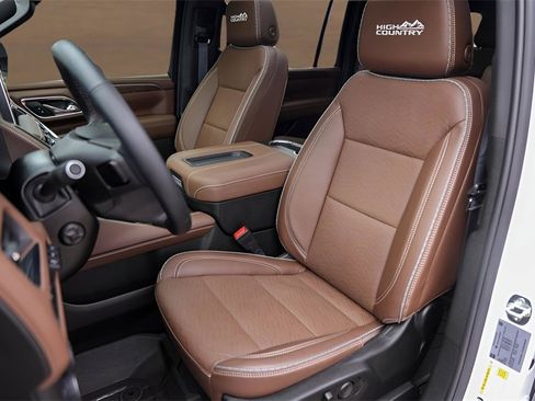 Used 2023 Chevrolet Suburban High Country image 7