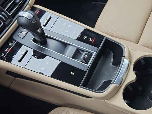Certified 2026 Porsche Macan AWD/4WD image 20