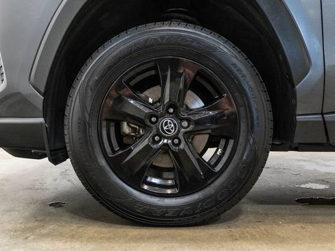 Used 2021 Toyota RAV4 XLE FWD image 11