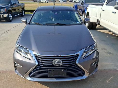 Used 2017 Lexus ES 350 w/ Luxury Package FWD image 6